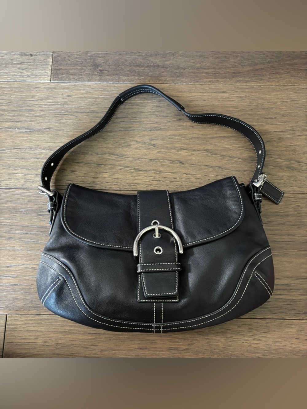 Vintage Y2K Coach MEDIUM Vintage Soho Black Leather Shoulder Bag Flap Closure